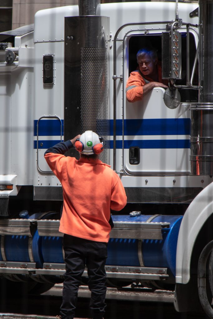 Location de camion avec chauffeur : comparatif des options
